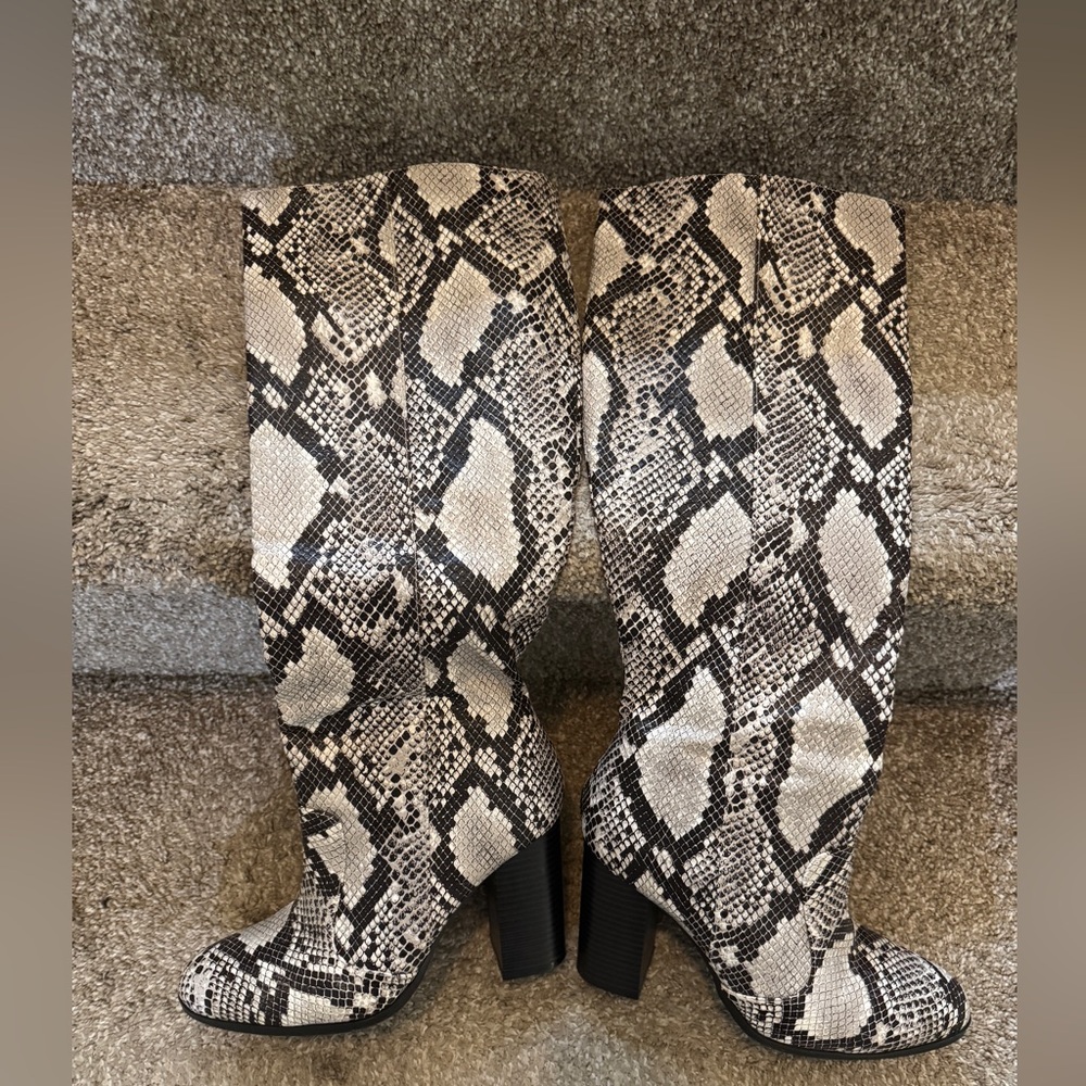 Bamboo Snake Design Boots